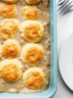biscuit gravy casserole